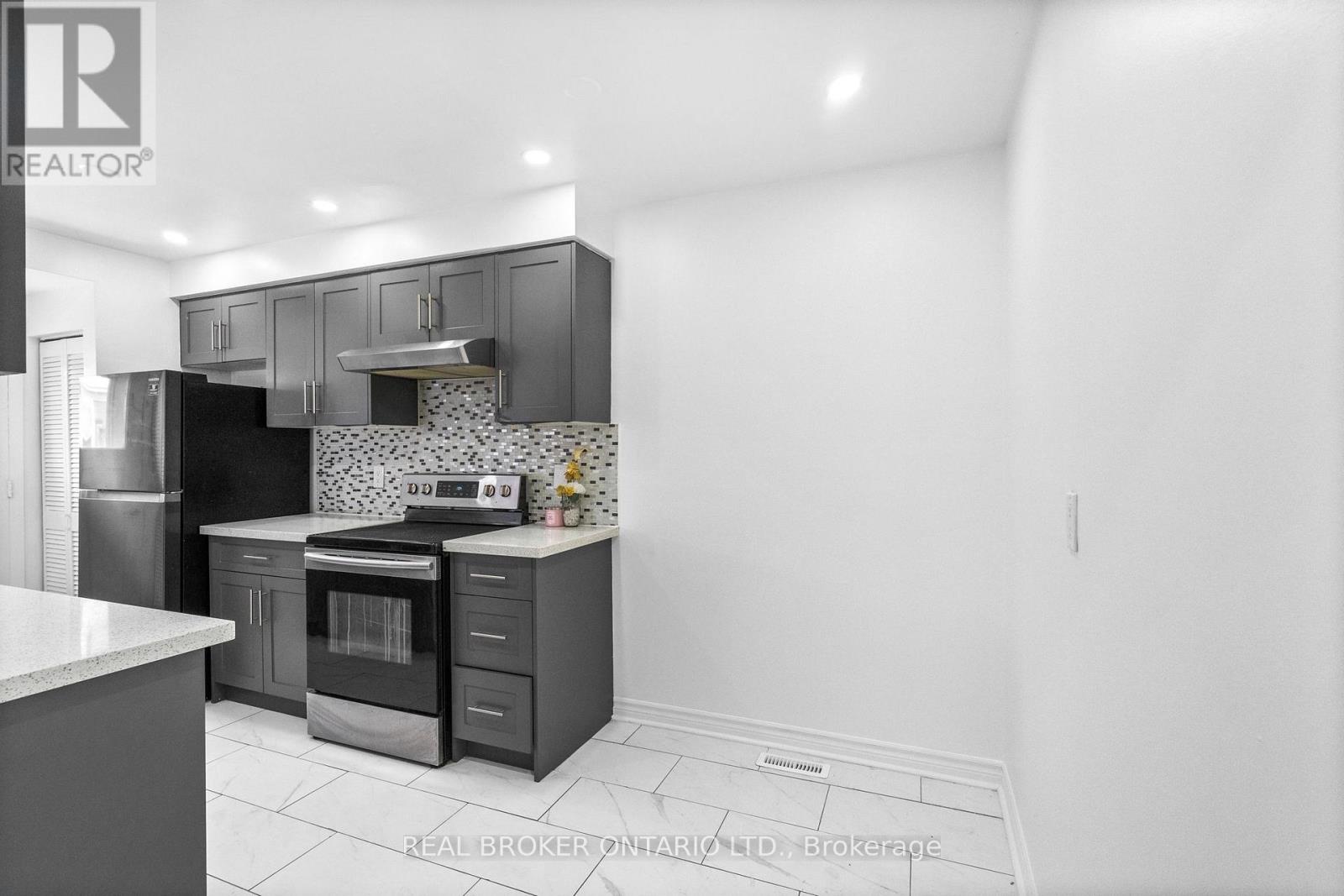 11 Cathcart Crescent, Brampton, Ontario  L6T 2A4 - Photo 5 - W13210856