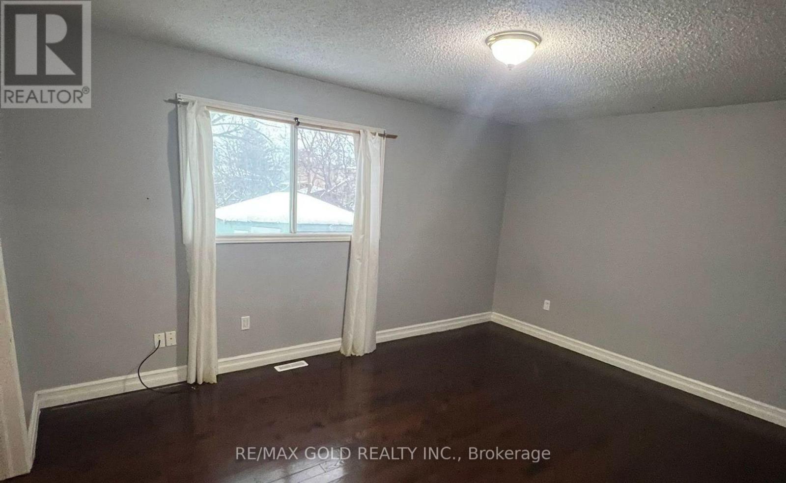 43 Moore Street, Brampton, Ontario  L6X 1V2 - Photo 10 - W13210878