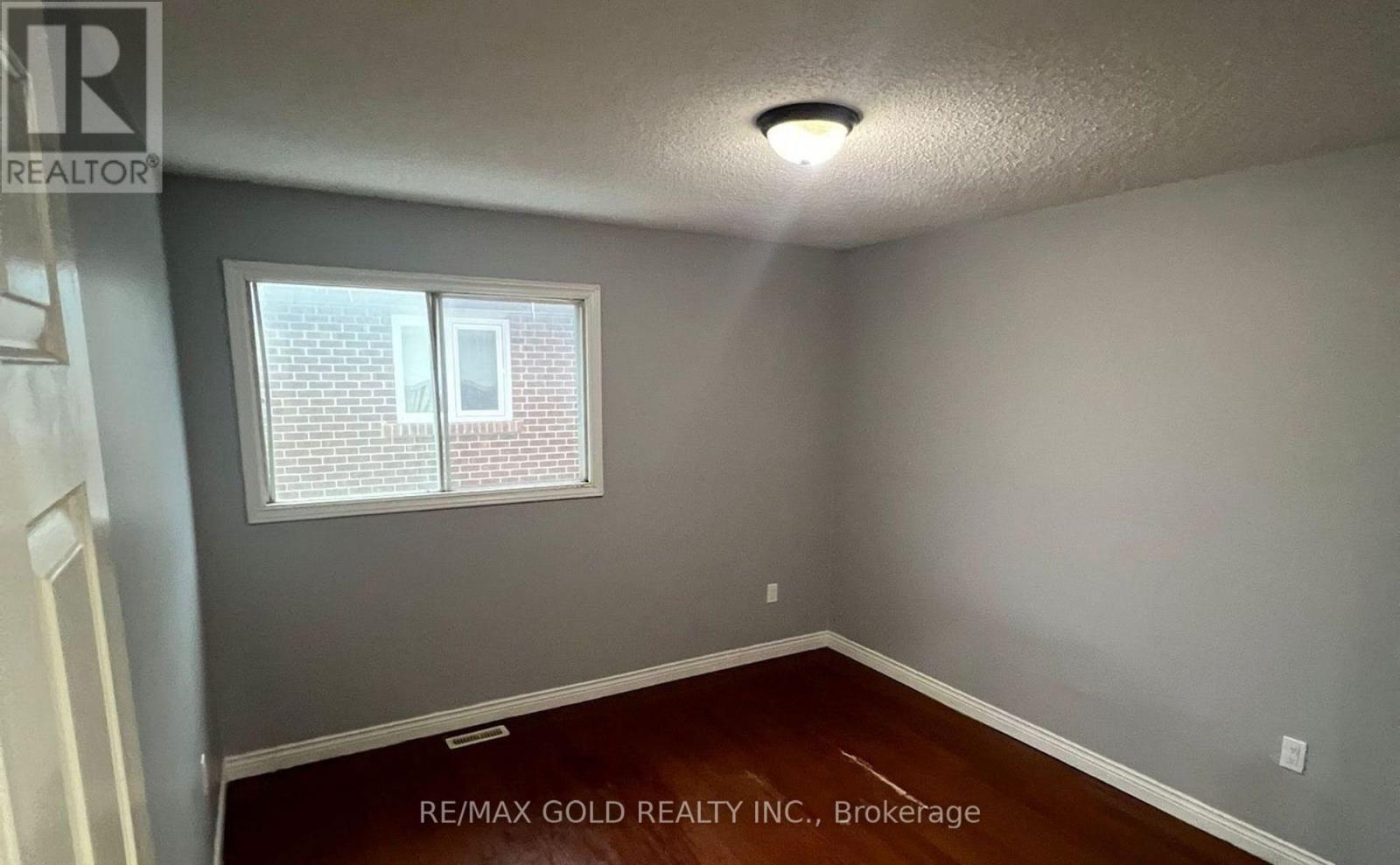 43 Moore Street, Brampton, Ontario  L6X 1V2 - Photo 11 - W13210878
