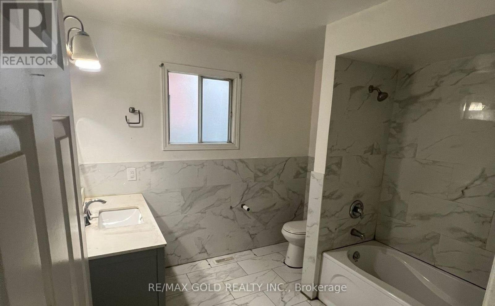 43 Moore Street, Brampton, Ontario  L6X 1V2 - Photo 5 - W13210878