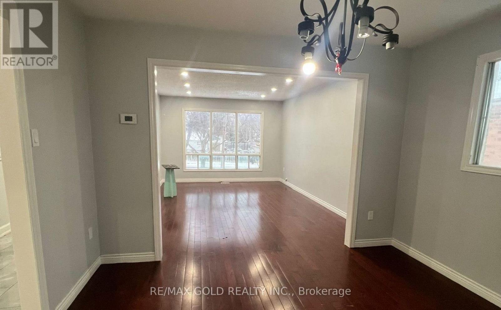 43 Moore Street, Brampton, Ontario  L6X 1V2 - Photo 6 - W13210878