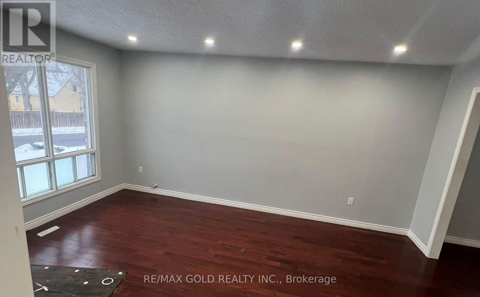 43 Moore Street, Brampton, Ontario  L6X 1V2 - Photo 7 - W13210878