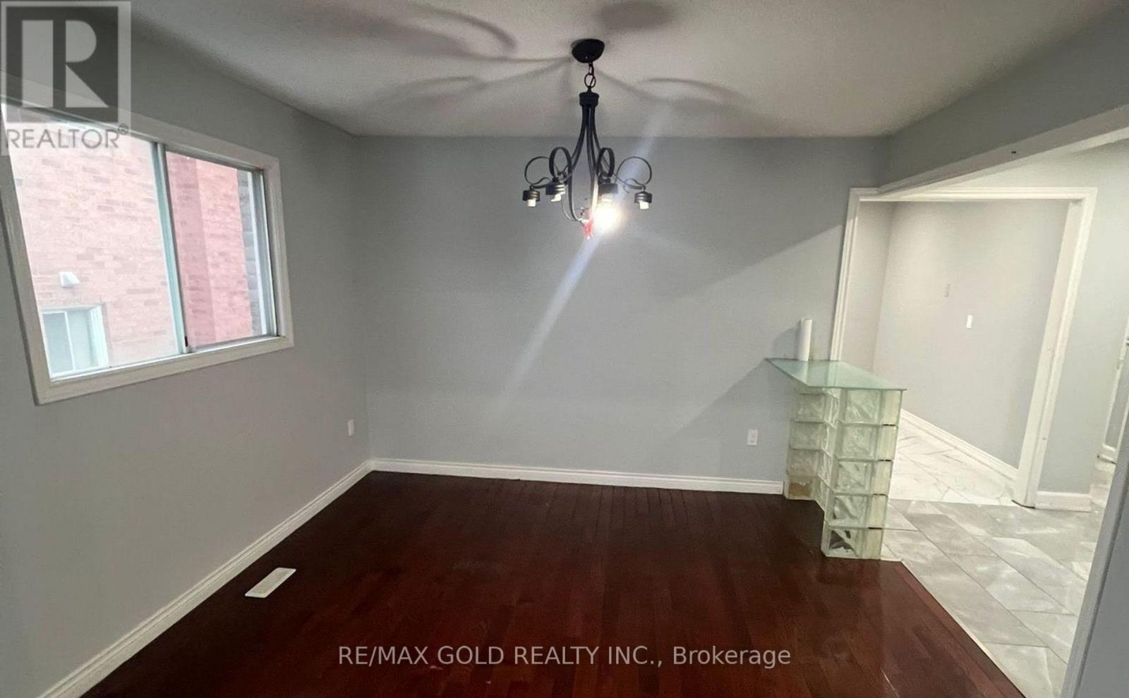 43 Moore Street, Brampton, Ontario  L6X 1V2 - Photo 8 - W13210878