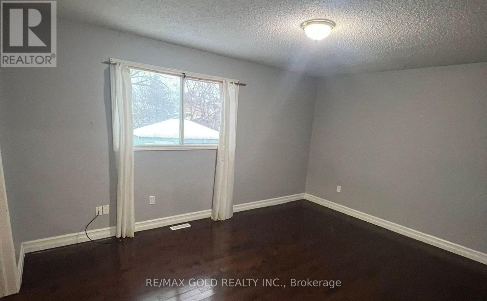 43 Moore Street, Brampton, Ontario  L6X 1V2 - Photo 9 - W13210878
