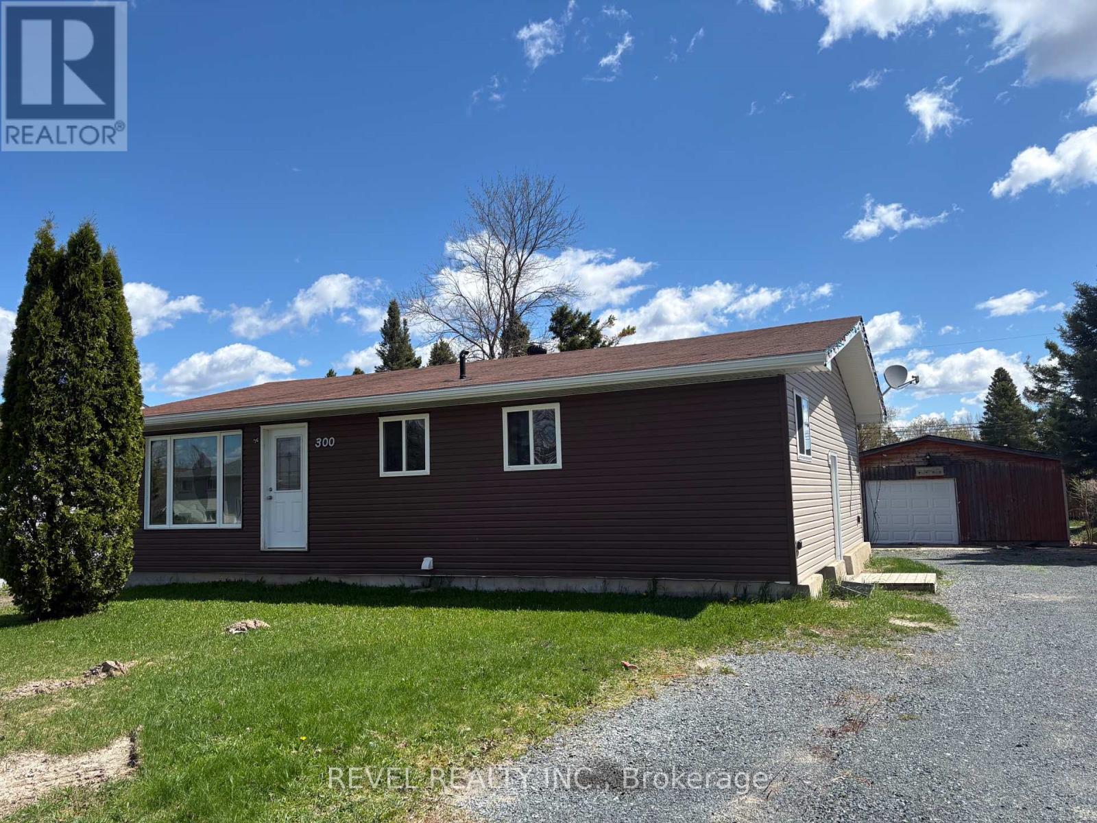 300 Fifteenth Avenue, Cochrane, Ontario  P0L 1C0 - Photo 1 - T13211106