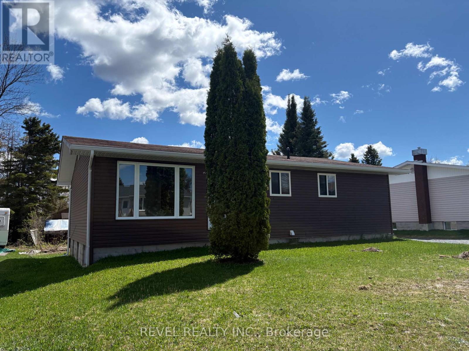 300 Fifteenth Avenue, Cochrane, Ontario  P0L 1C0 - Photo 2 - T13211106