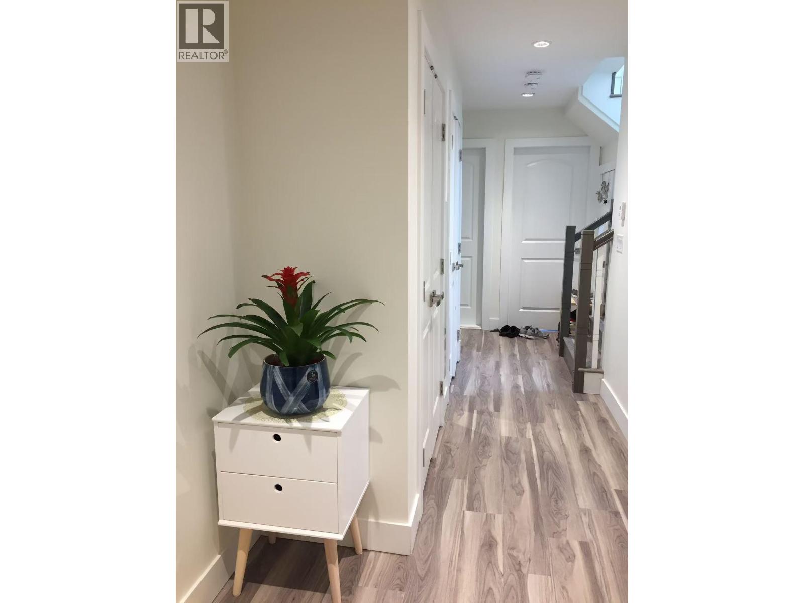 2822 Glen Drive, Coquitlam, British Columbia  V3B 0A4 - Photo 10 - R3129399