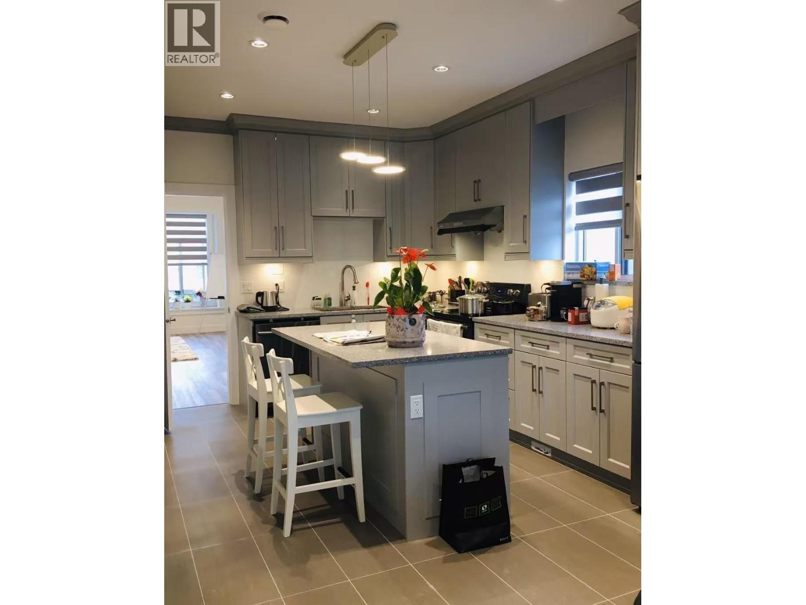 2822 Glen Drive, Coquitlam, British Columbia  V3B 0A4 - Photo 4 - R3129399