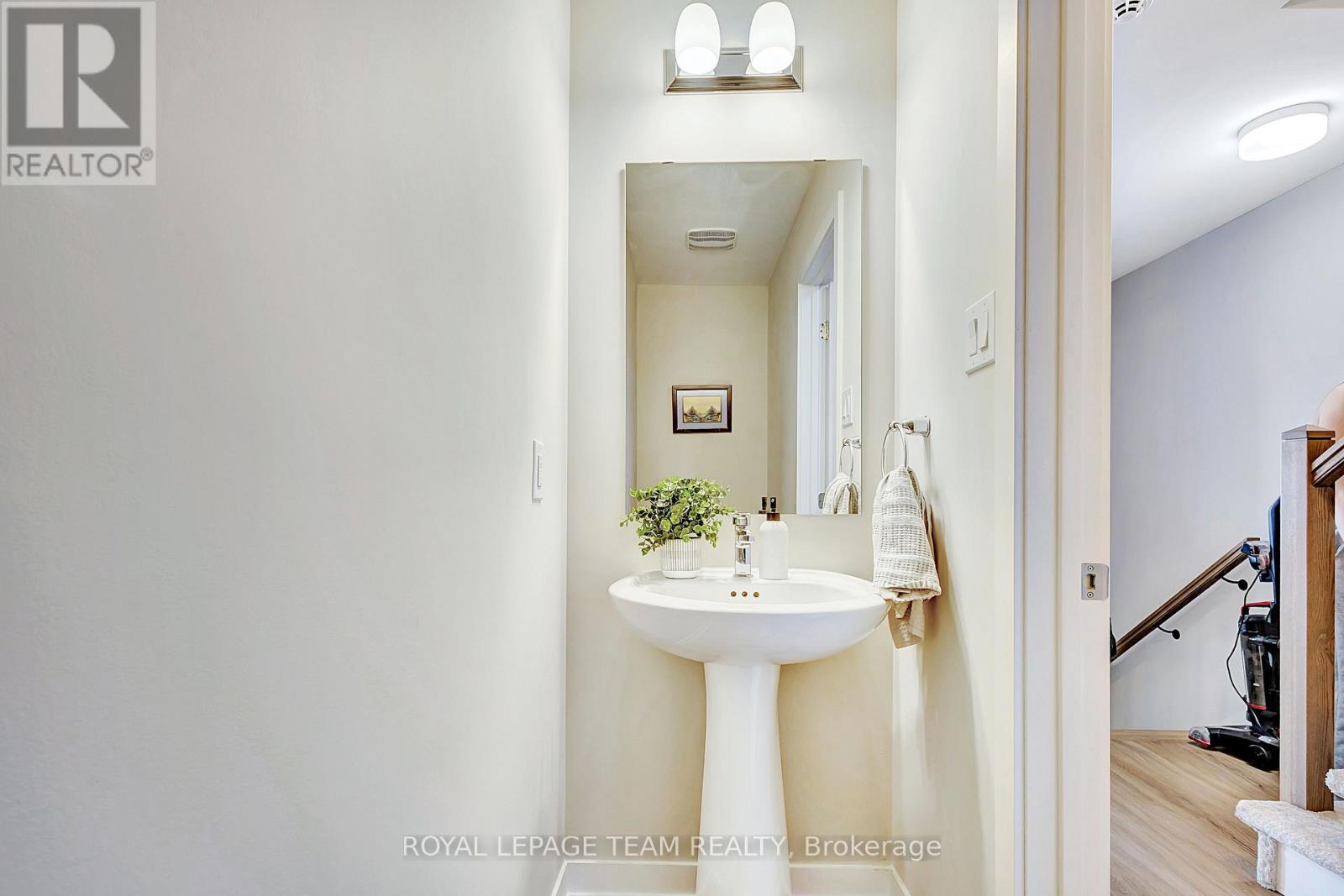 218 Lillian Freiman Private, Ottawa, Ontario  K2J 7K8 - Photo 4 - X13210996