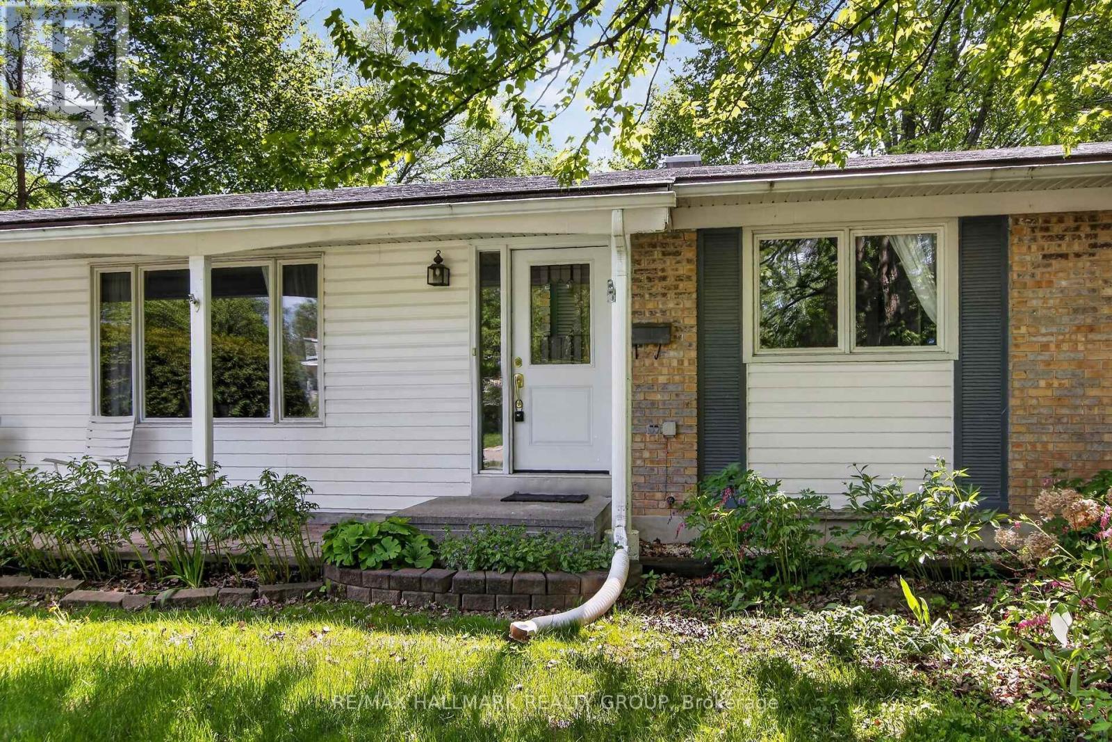 41 Parkmount Crescent, Ottawa, Ontario  K2H 5T3 - Photo 2 - X13211038