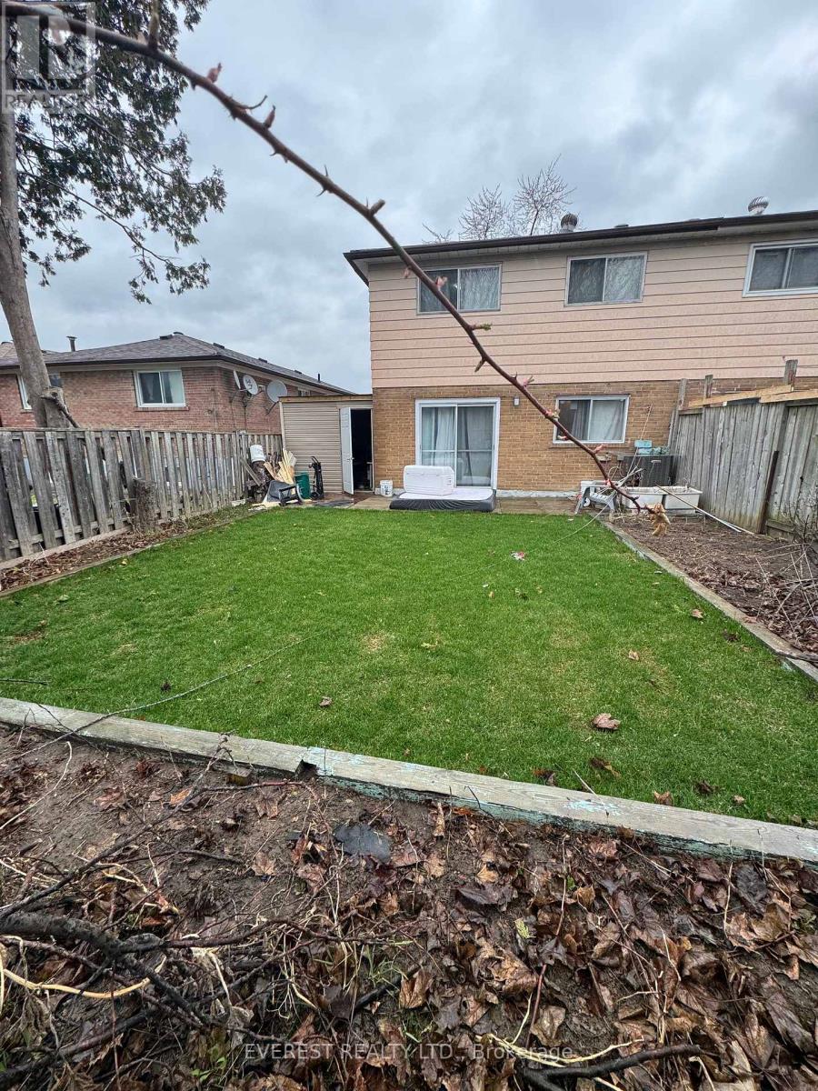 3115 Mallbridge Crescent, Mississauga, Ontario  L4T 2C5 - Photo 3 - W12998794