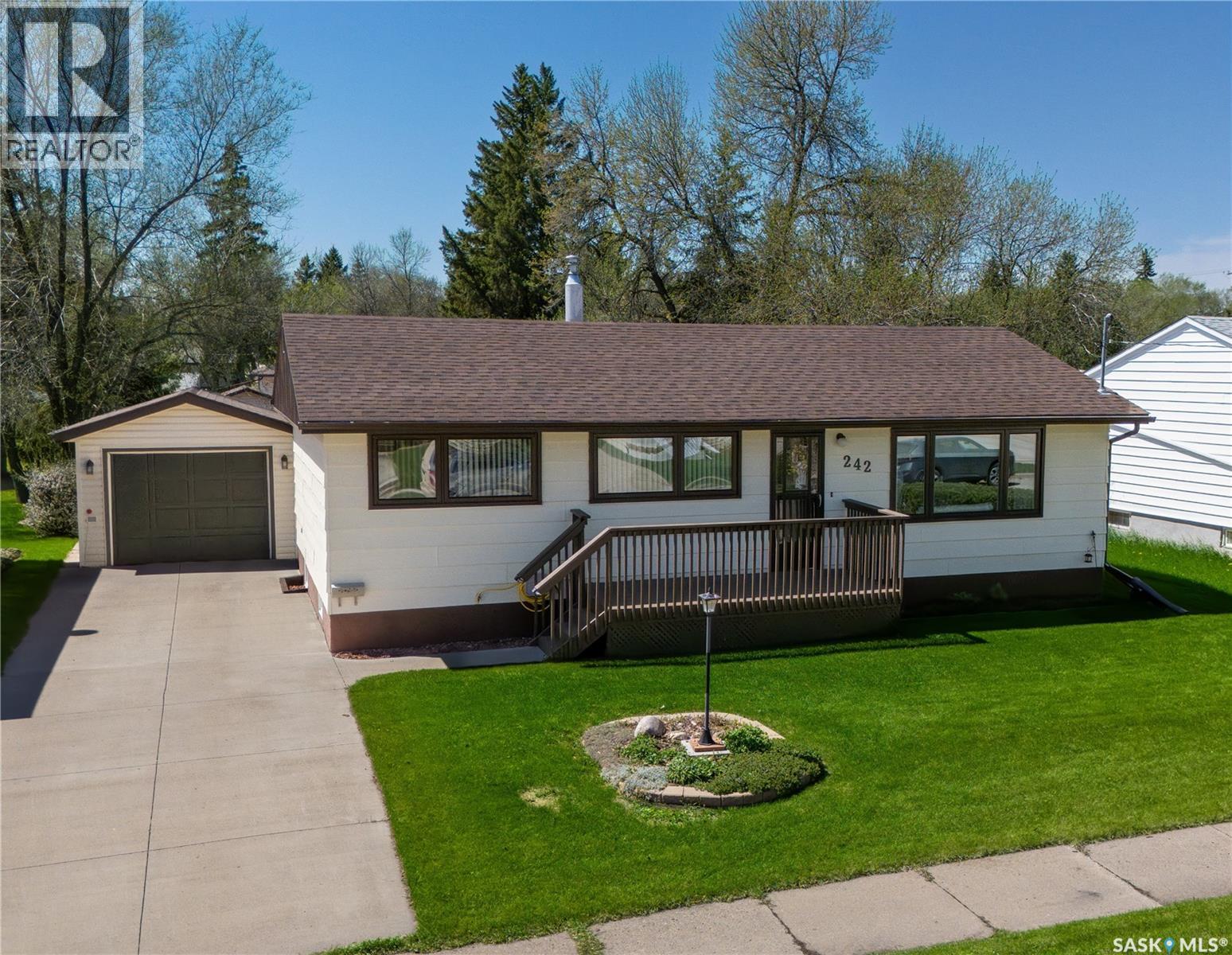 242 Fifth Avenue N, Yorkton, Saskatchewan  S3N 0Z9 - Photo 1 - SK037509