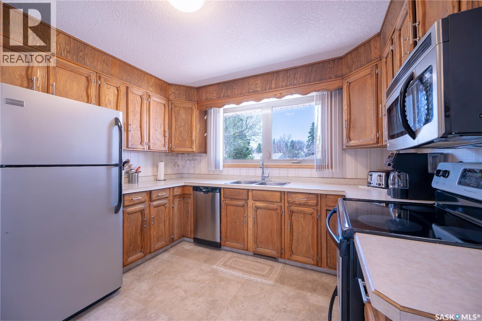 242 Fifth Avenue N, Yorkton, Saskatchewan  S3N 0Z9 - Photo 3 - SK037509