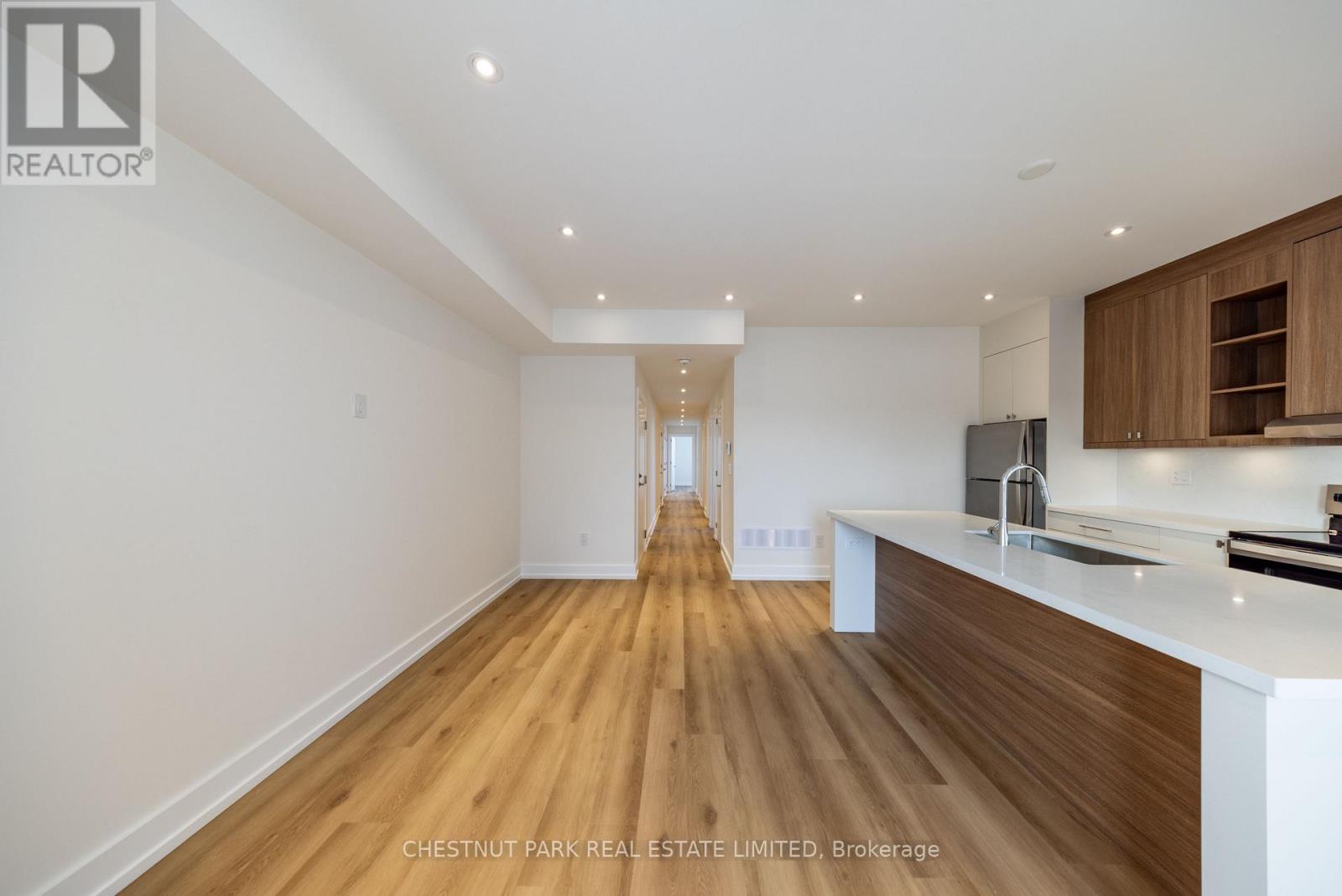 D - 29 Hatherley Road, Toronto, Ontario  M6E 1V8 - Photo 10 - W13209924