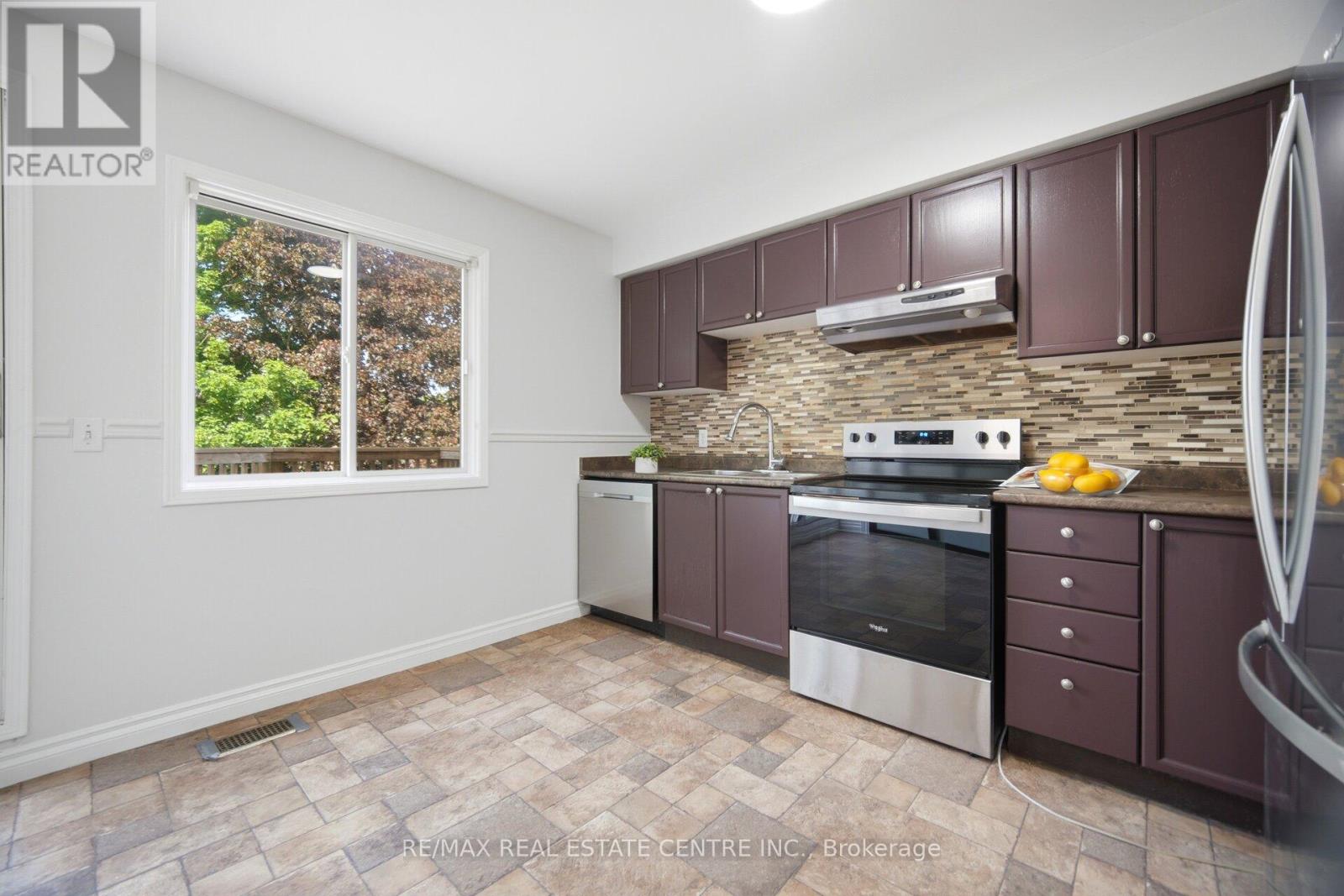 2349 Strawfield Court, Oakville, Ontario  L6H 6C2 - Photo 13 - W13210900