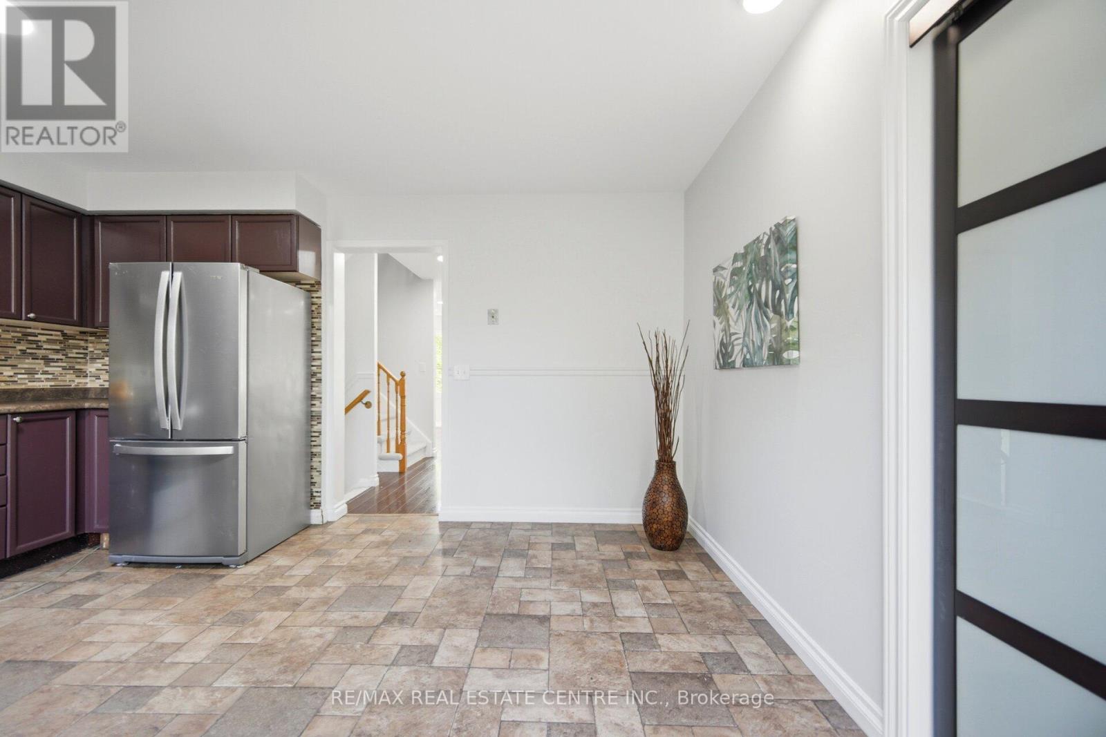 2349 Strawfield Court, Oakville, Ontario  L6H 6C2 - Photo 17 - W13210900