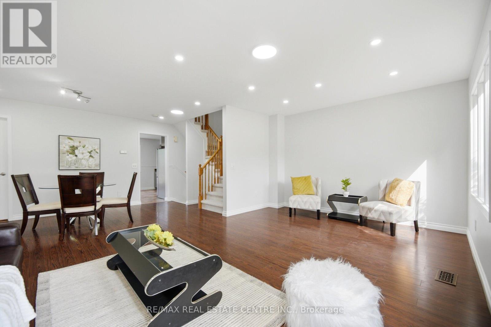 2349 Strawfield Court, Oakville, Ontario  L6H 6C2 - Photo 6 - W13210900