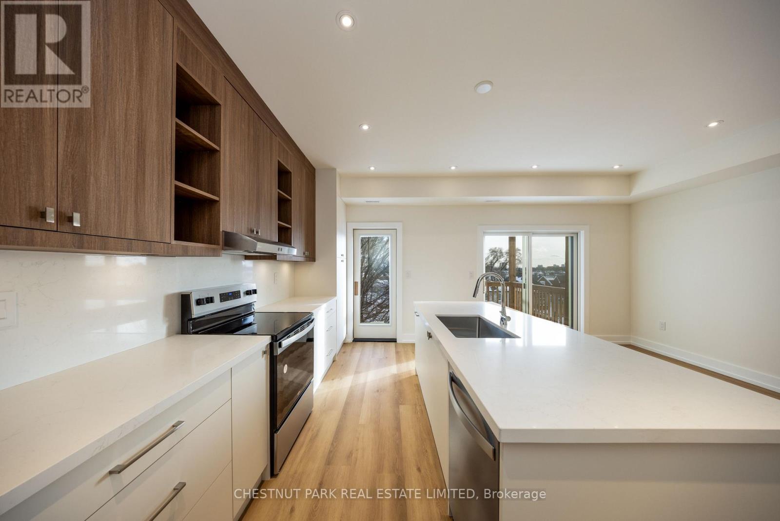 D - 29 Hatherley Road, Toronto, Ontario  M6E 1V8 - Photo 8 - W13209924
