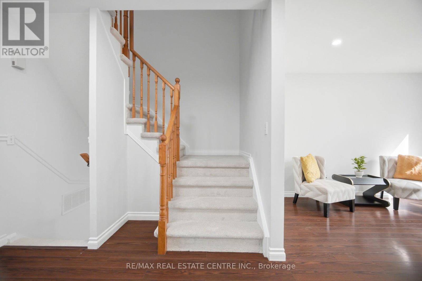 2349 Strawfield Court, Oakville, Ontario  L6H 6C2 - Photo 19 - W13210900
