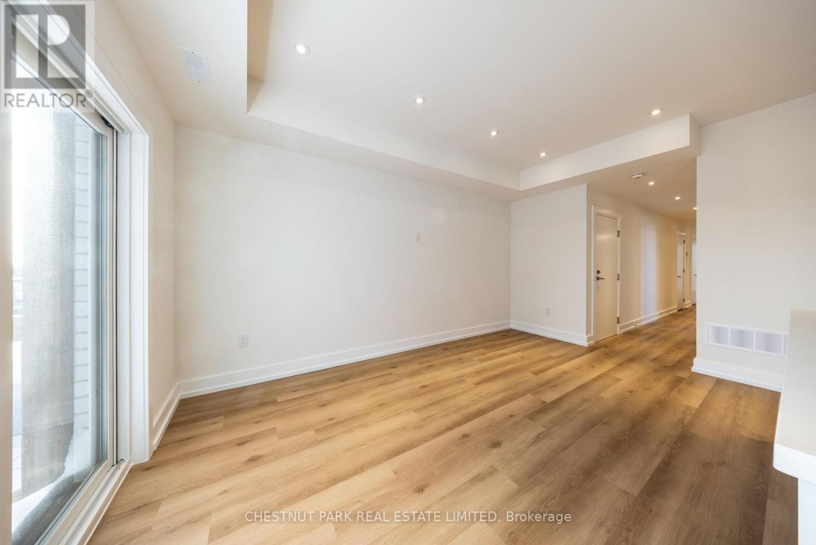 D - 29 Hatherley Road, Toronto, Ontario  M6E 1V8 - Photo 9 - W13209924