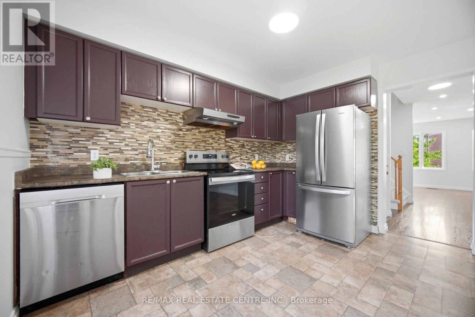 2349 Strawfield Court, Oakville, Ontario  L6H 6C2 - Photo 12 - W13210900