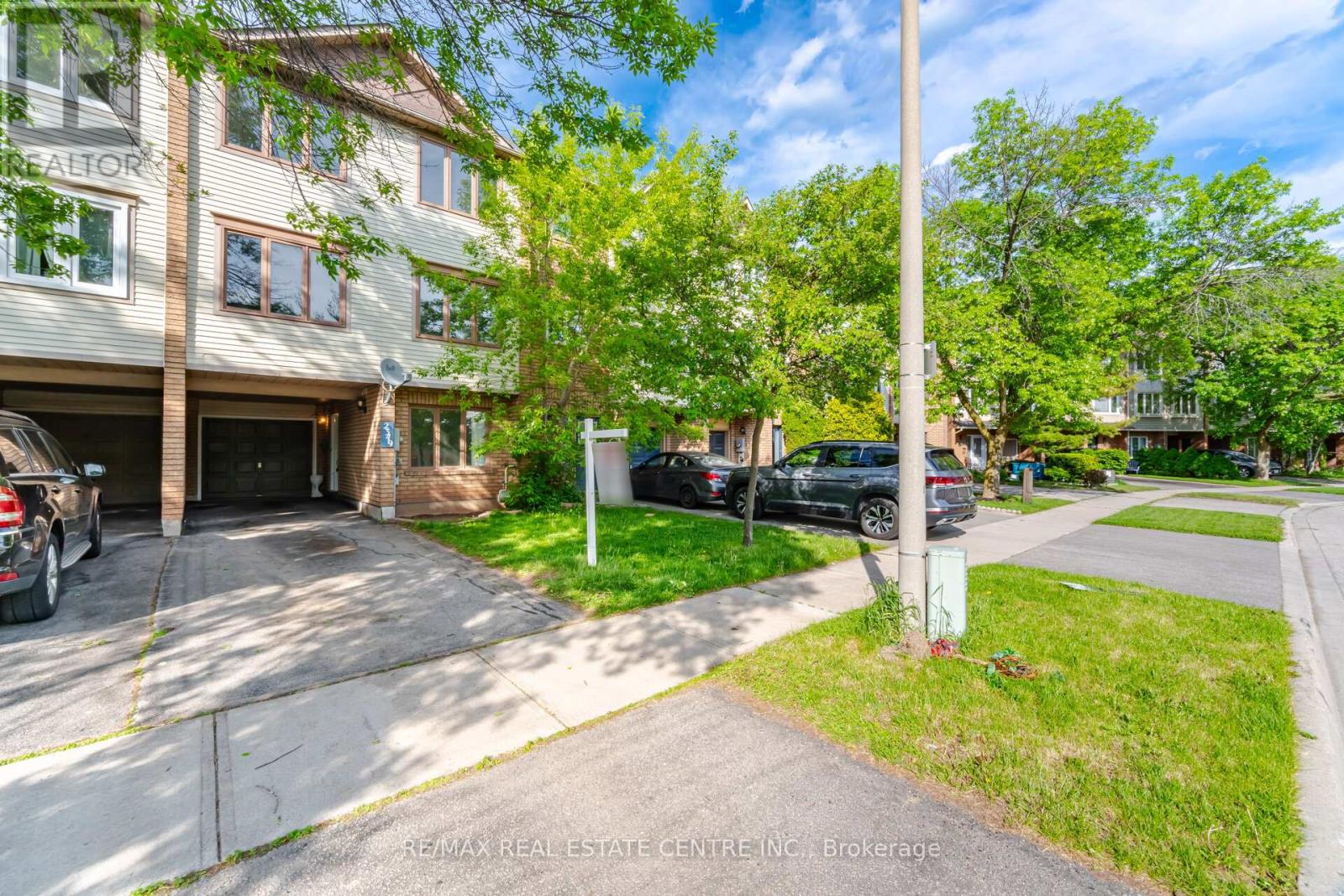 2349 Strawfield Court, Oakville, Ontario  L6H 6C2 - Photo 2 - W13210900