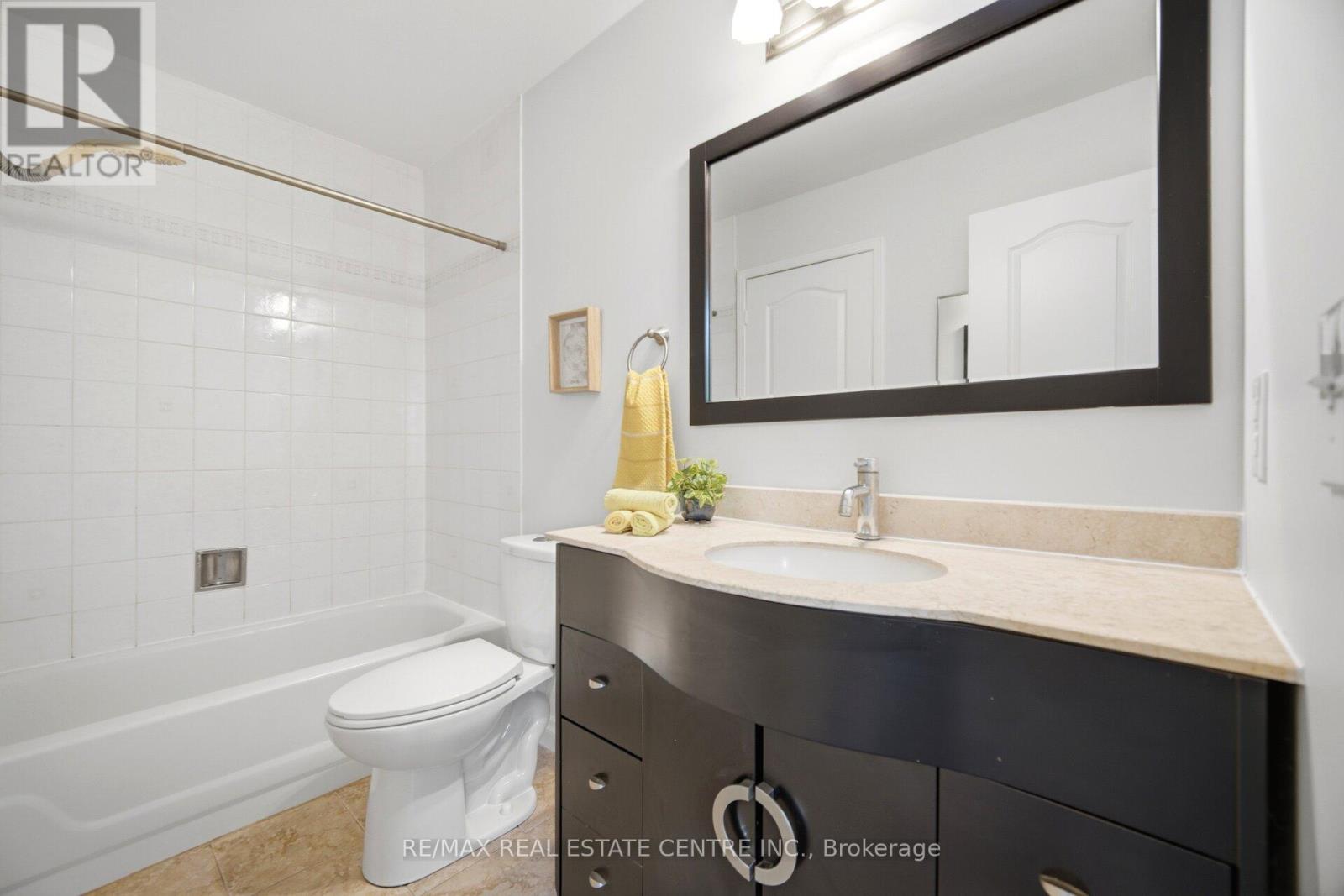 2349 Strawfield Court, Oakville, Ontario  L6H 6C2 - Photo 27 - W13210900