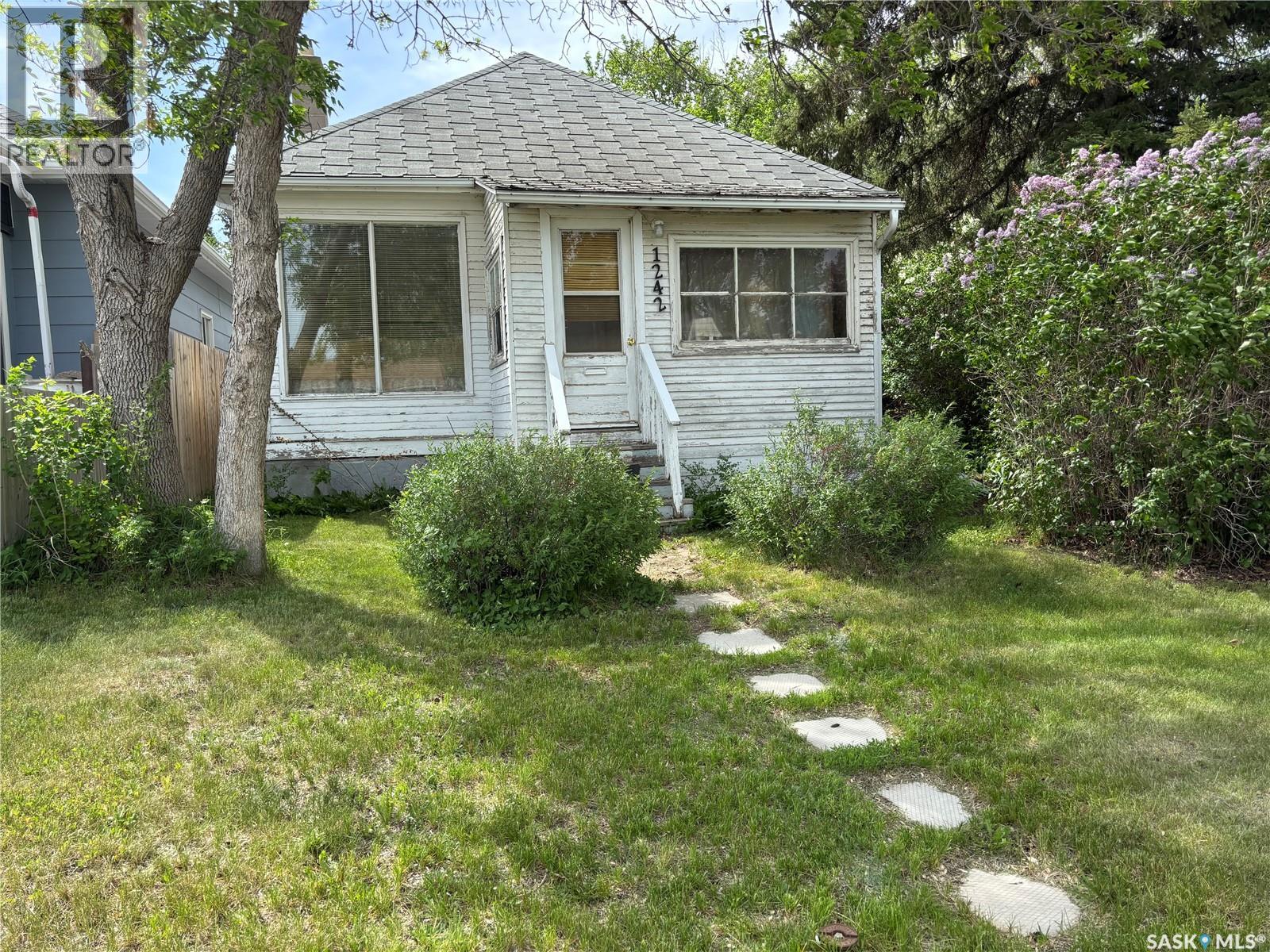 1242 Wolfe Avenue, Moose Jaw, Saskatchewan  S6H 1K2 - Photo 1 - SK037426