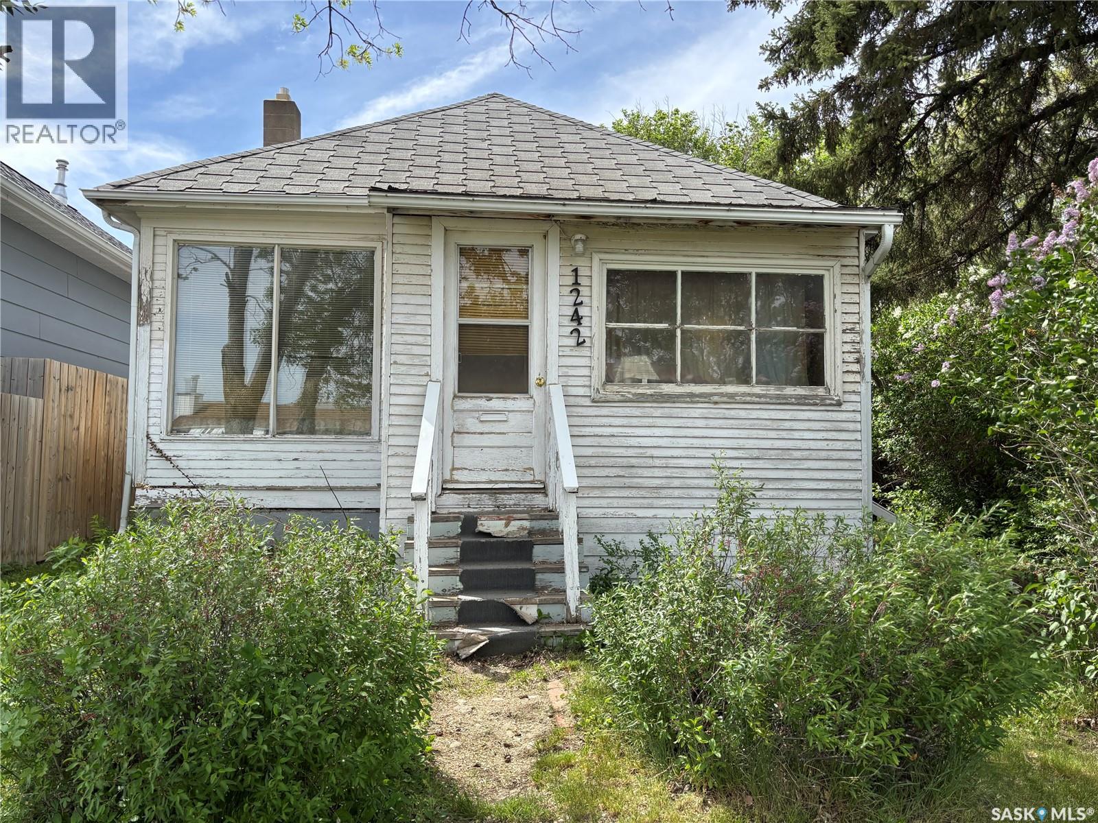 1242 Wolfe Avenue, Moose Jaw, Saskatchewan  S6H 1K2 - Photo 2 - SK037426