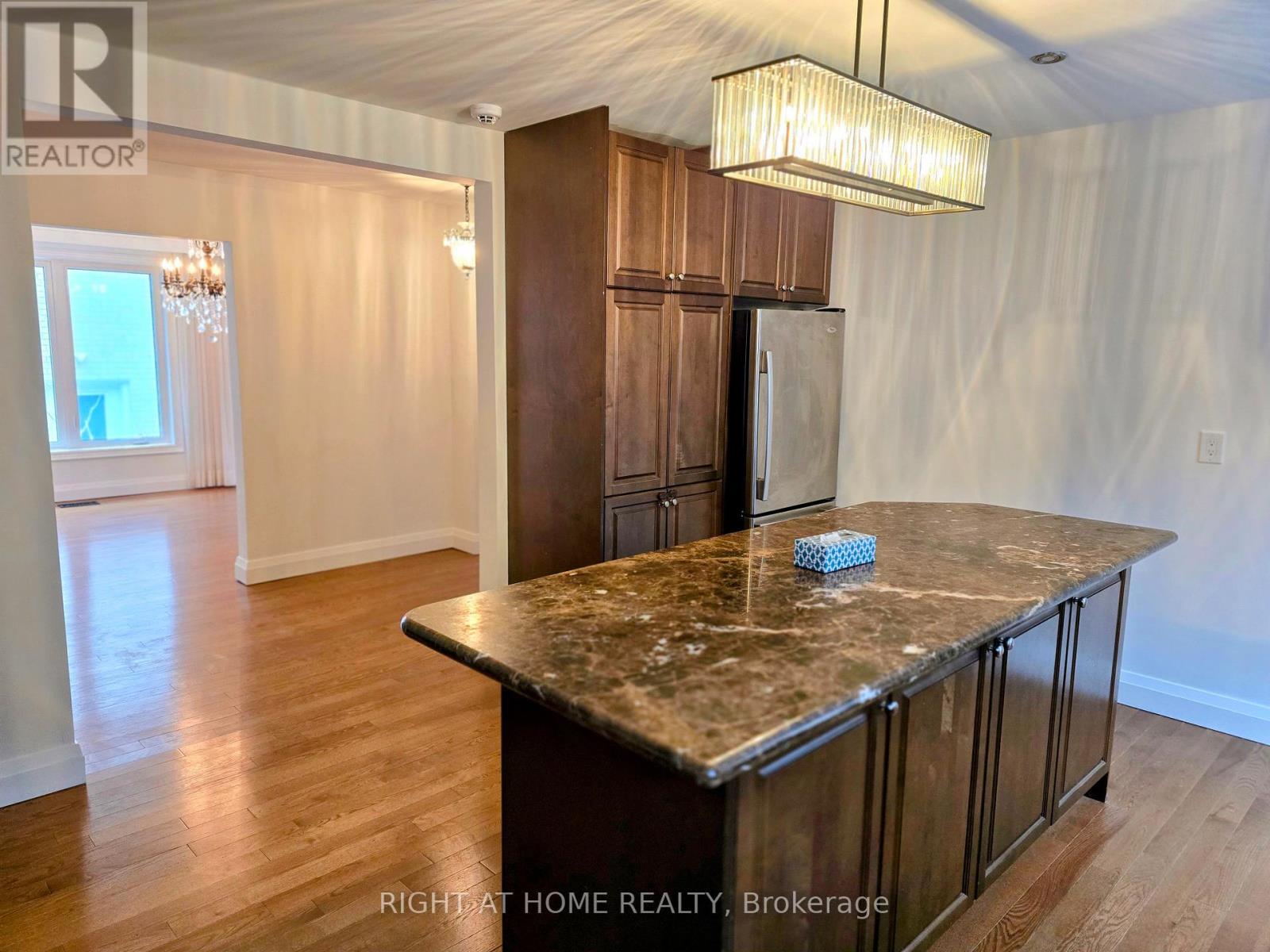 7 Foursome Crescent, Toronto, Ontario  M2P 1W1 - Photo 4 - C13210966