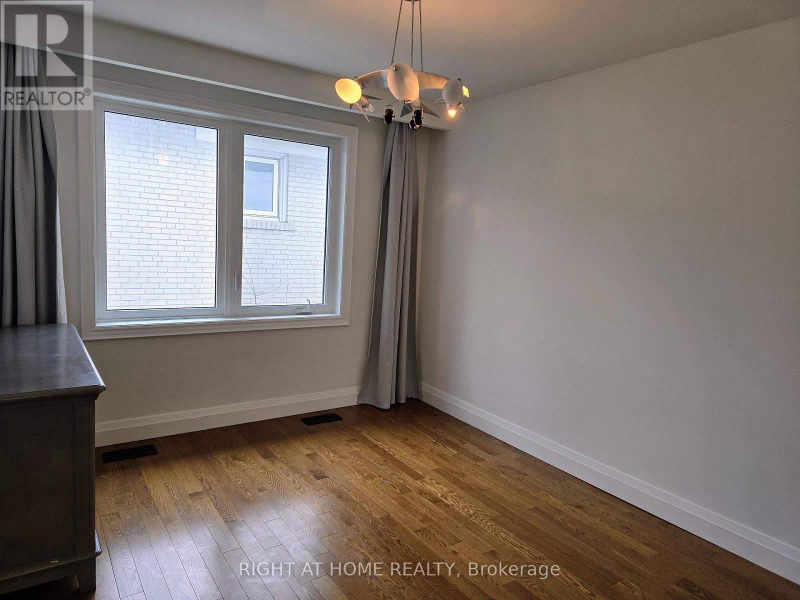 7 Foursome Crescent, Toronto, Ontario  M2P 1W1 - Photo 9 - C13210966