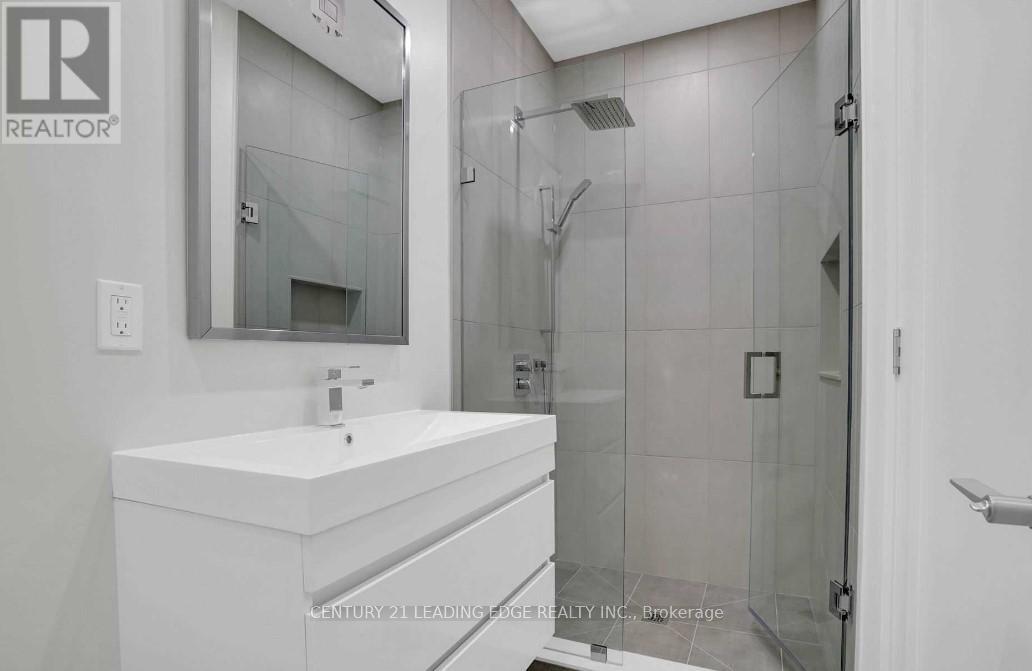 Main Fl - 346 Lauder Avenue, Toronto, Ontario  M6E 3H8 - Photo 11 - C13211086