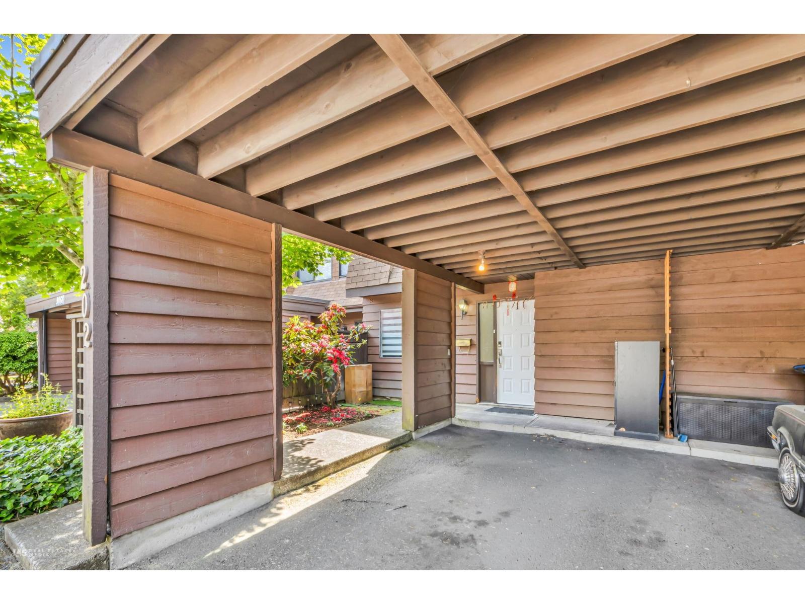 202 9468 Prince Charles Boulevard, Surrey, British Columbia  V3V 1S6 - Photo 4 - R3129440