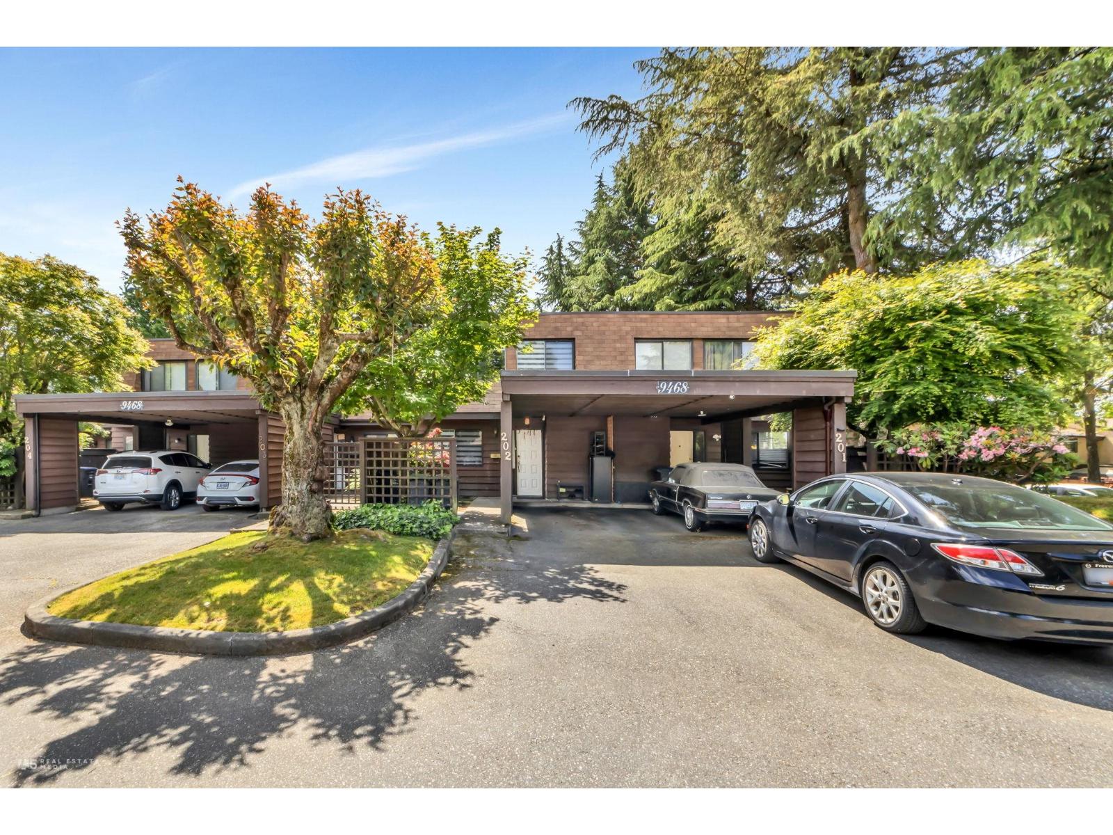 202 9468 Prince Charles Boulevard, Surrey, British Columbia  V3V 1S6 - Photo 3 - R3129440