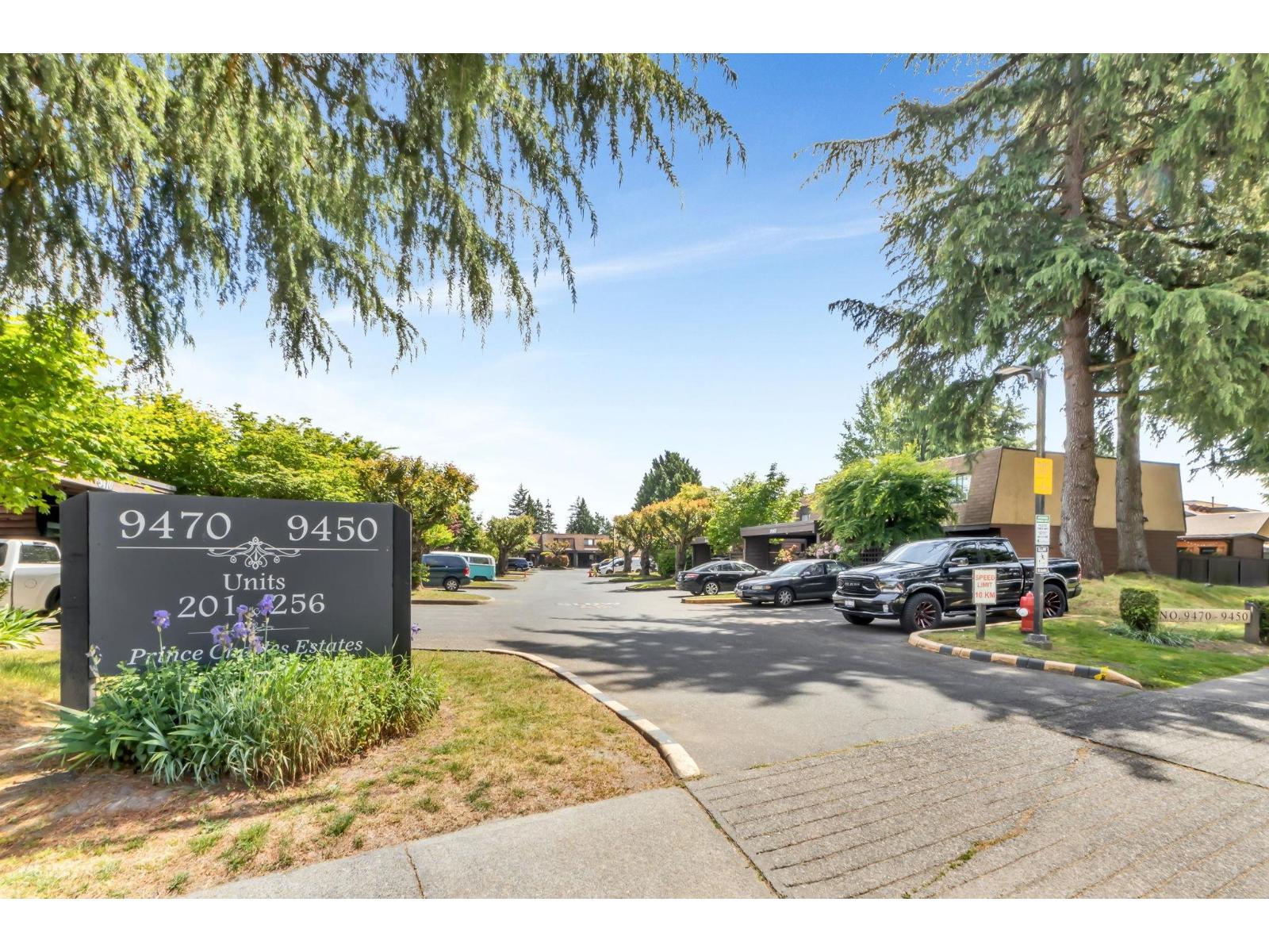 202 9468 Prince Charles Boulevard, Surrey, British Columbia  V3V 1S6 - Photo 1 - R3129440