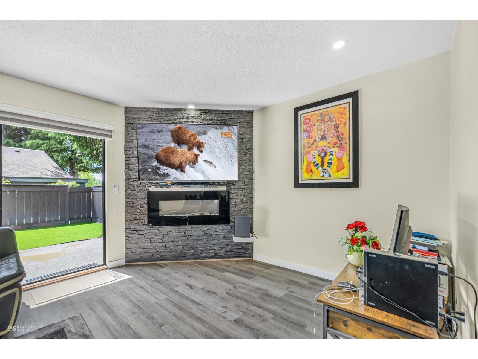 202 9468 Prince Charles Boulevard, Surrey, British Columbia  V3V 1S6 - Photo 11 - R3129440