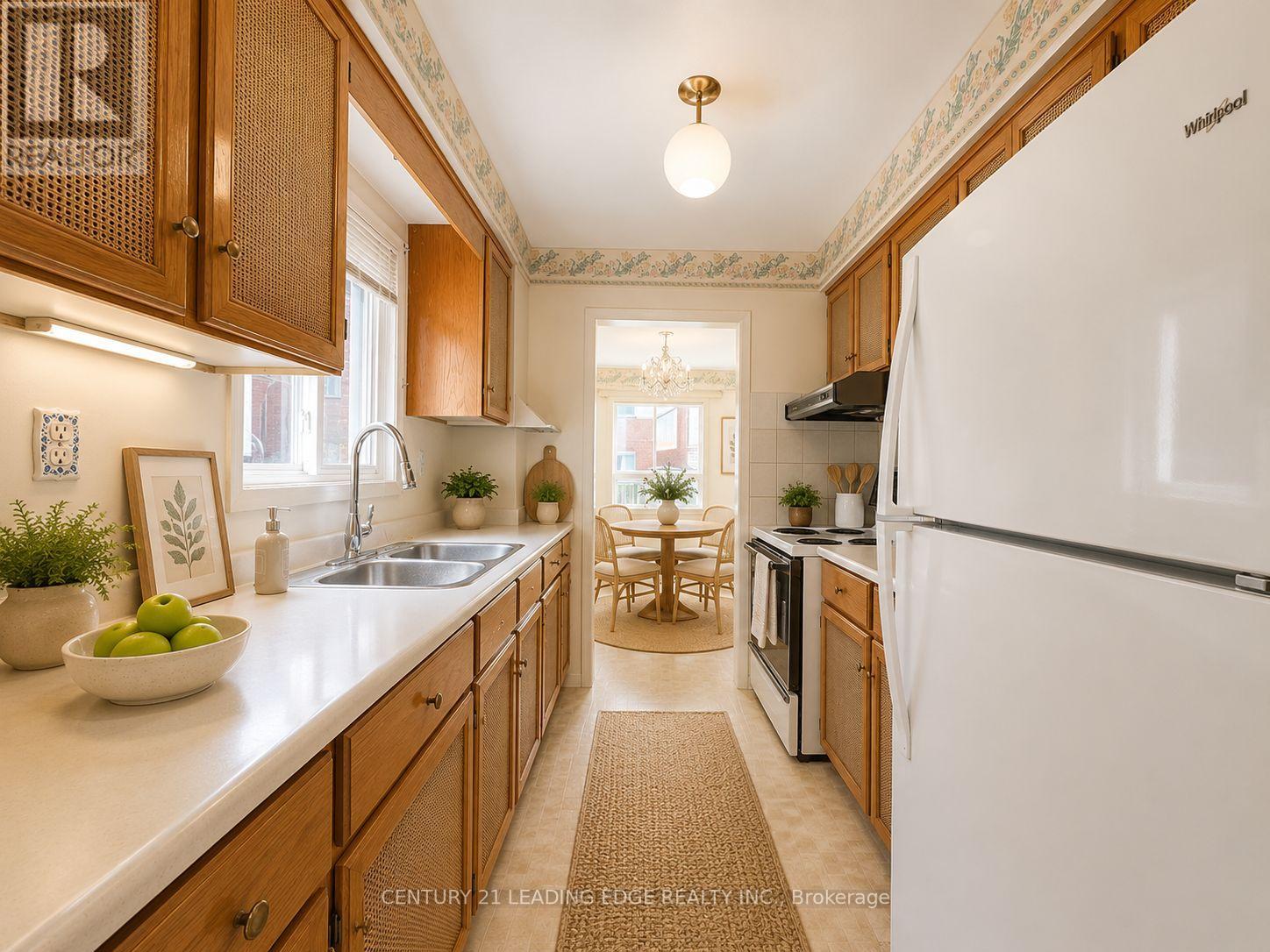 24 Alanbull Square, Toronto, Ontario  M1V 4M4 - Photo 9 - E13210974