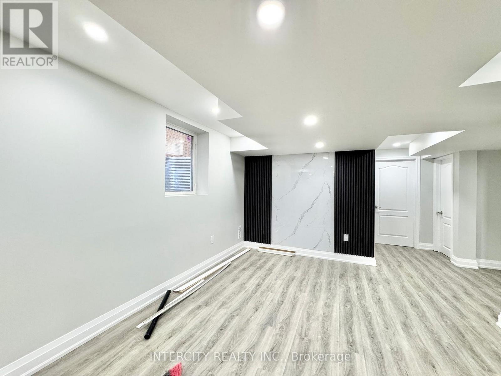 299 Fleetwood Drive, Oshawa, Ontario  L1K 3E8 - Photo 3 - E13211116