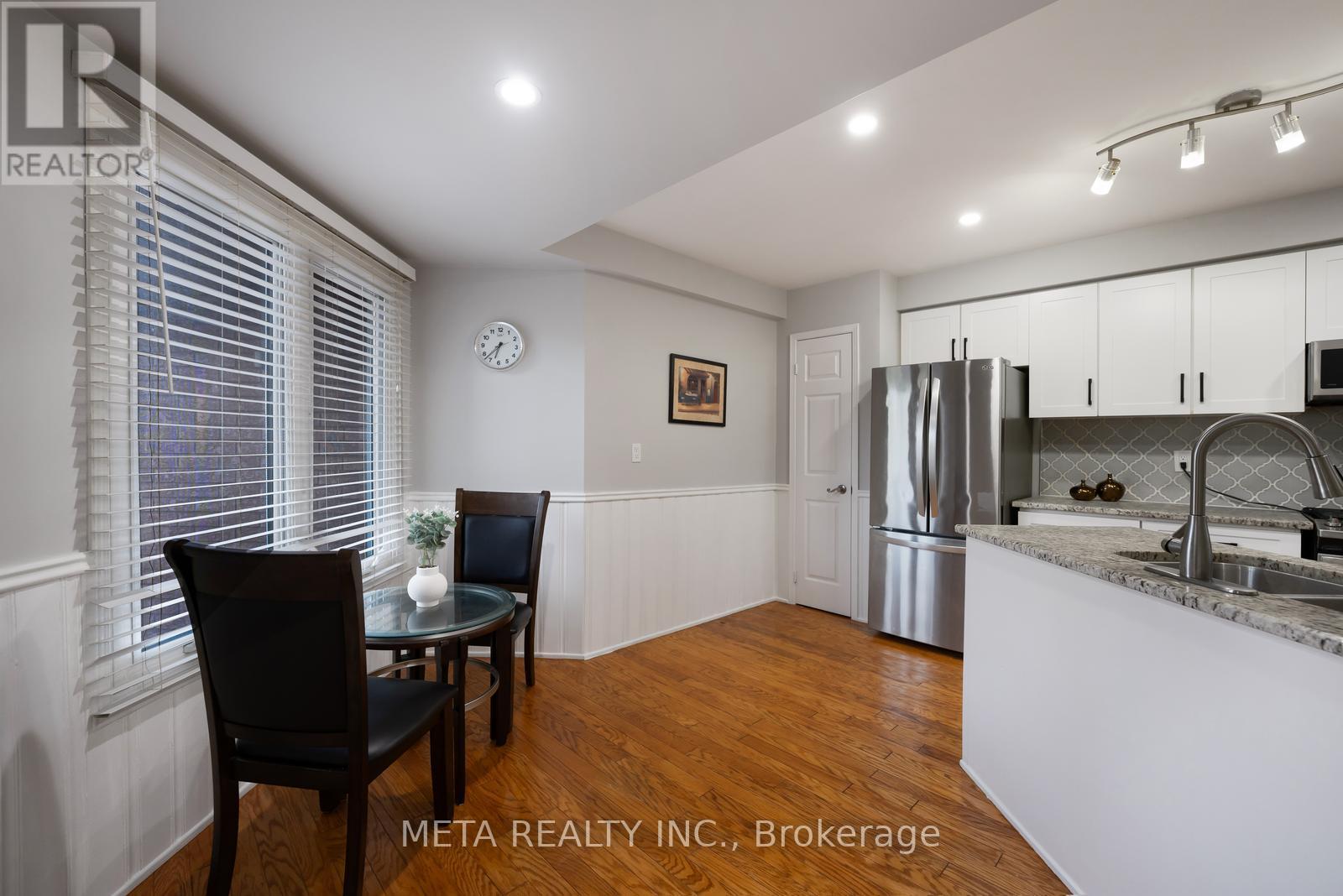 12 Heaver Drive, Whitby, Ontario  L1N 8X2 - Photo 4 - E13211152