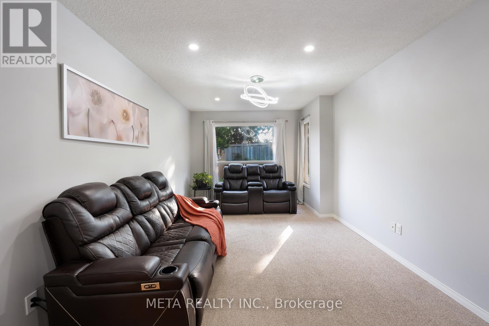 12 Heaver Drive, Whitby, Ontario  L1N 8X2 - Photo 7 - E13211152