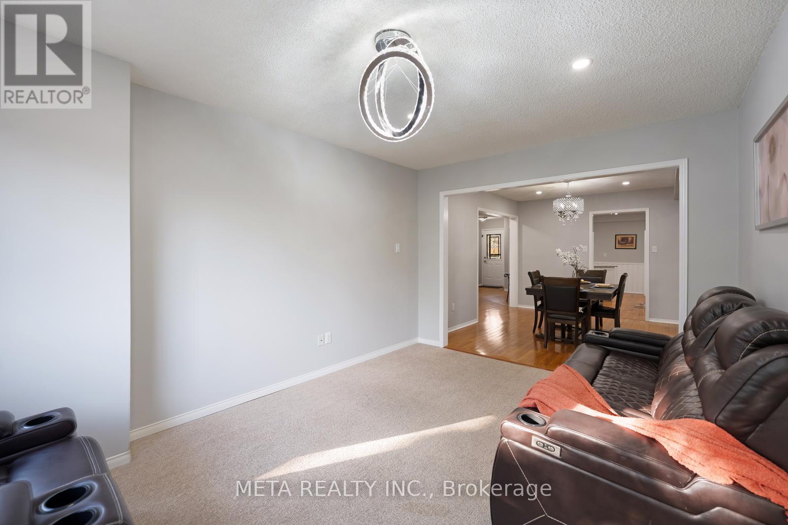 12 Heaver Drive, Whitby, Ontario  L1N 8X2 - Photo 8 - E13211152
