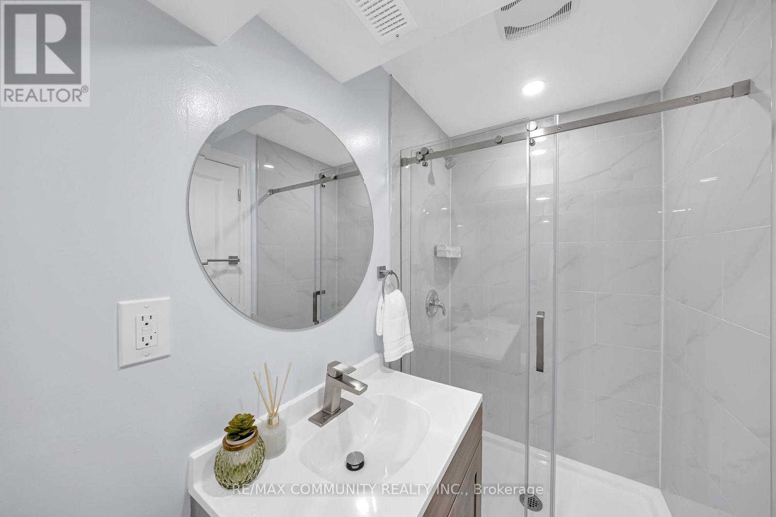 65 White's Hill Avenue, Markham, Ontario  L6B 1C2 - Photo 35 - N13211028