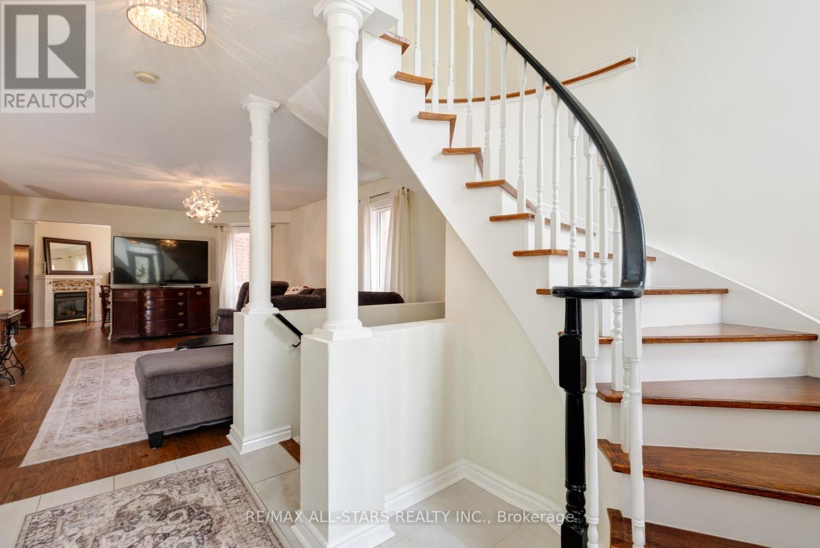179 Drummond Drive, Vaughan, Ontario  L6A 3C4 - Photo 3 - N13211112