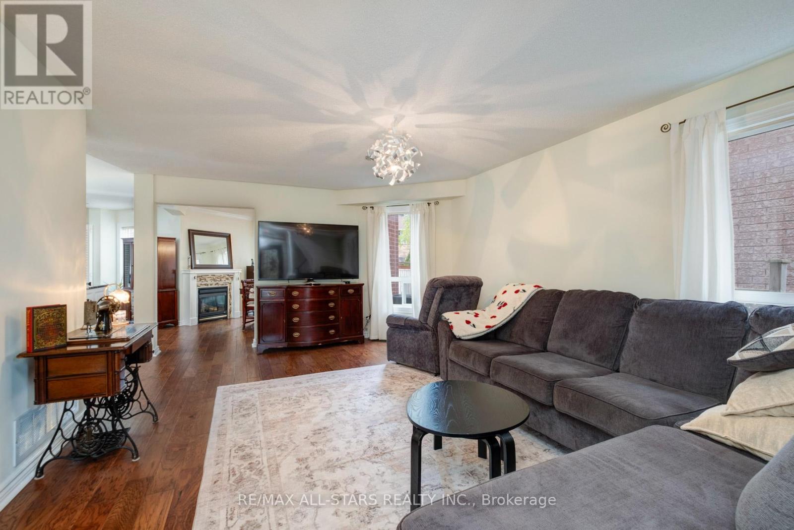 179 Drummond Drive, Vaughan, Ontario  L6A 3C4 - Photo 5 - N13211112