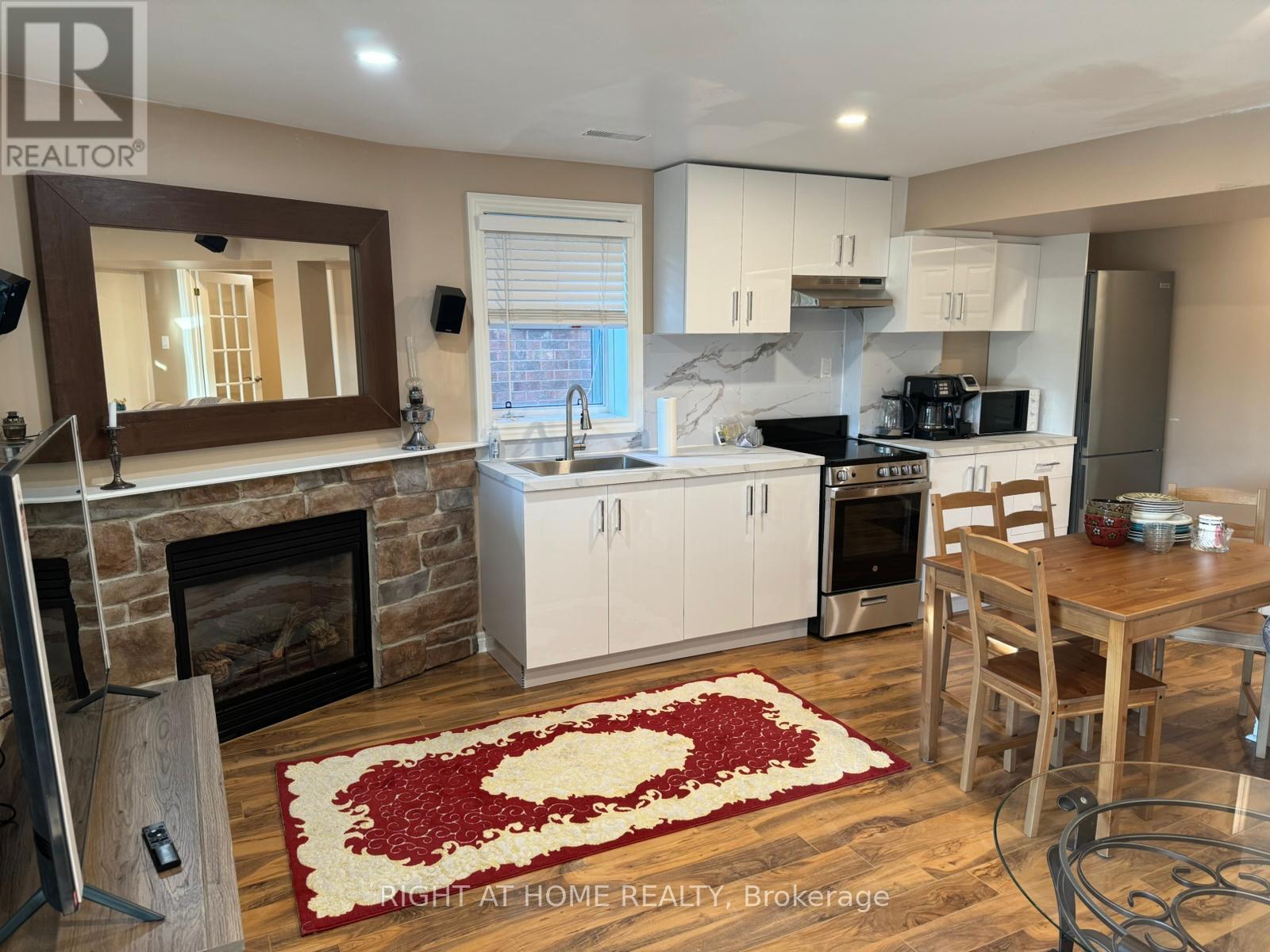 154 Hollandview Trail, Aurora, Ontario  L4G 7J2 - Photo 2 - N13211156