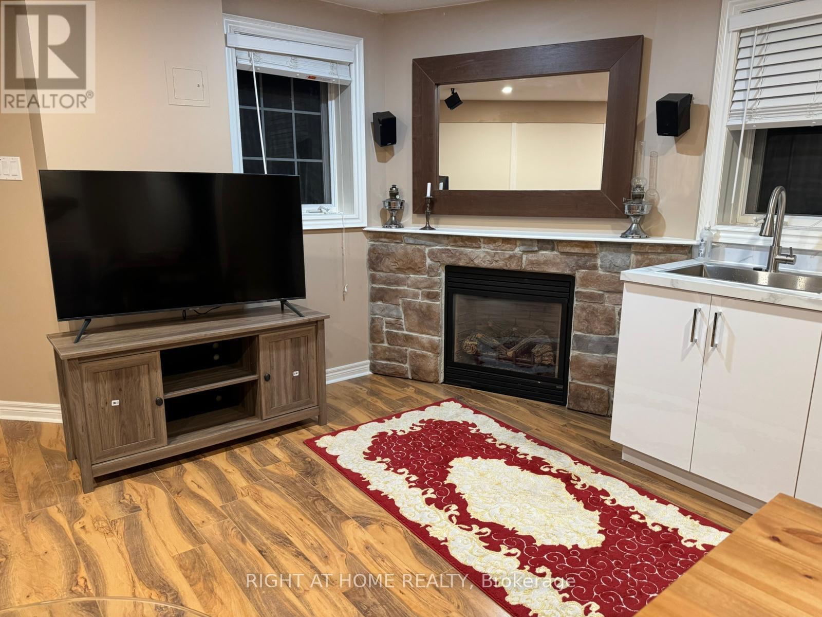 154 Hollandview Trail, Aurora, Ontario  L4G 7J2 - Photo 3 - N13211156