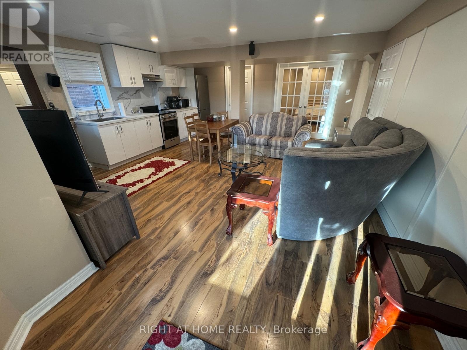 154 Hollandview Trail, Aurora, Ontario  L4G 7J2 - Photo 6 - N13211156