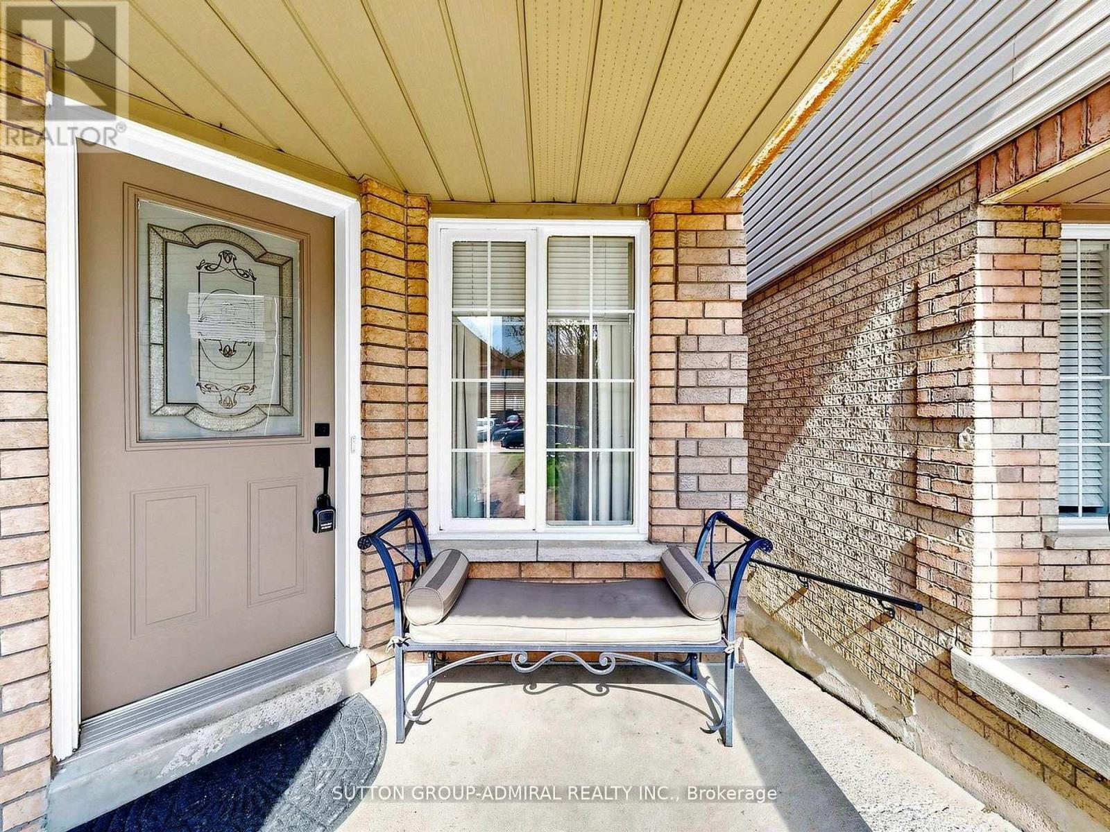 20 Breeze Drive, Bradford West Gwillimbury (Bradford), Ontario  L3Z 3A7 - Photo 2 - N13211168