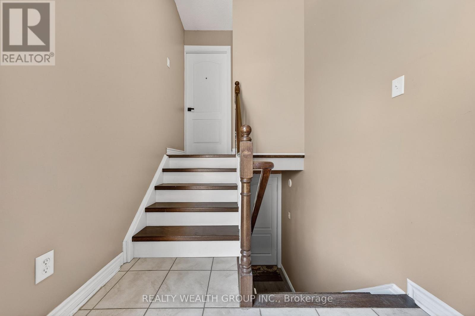 61 Stollar Boulevard, Barrie (Little Lake), Ontario  L4M 6N3 - Photo 4 - S13211078