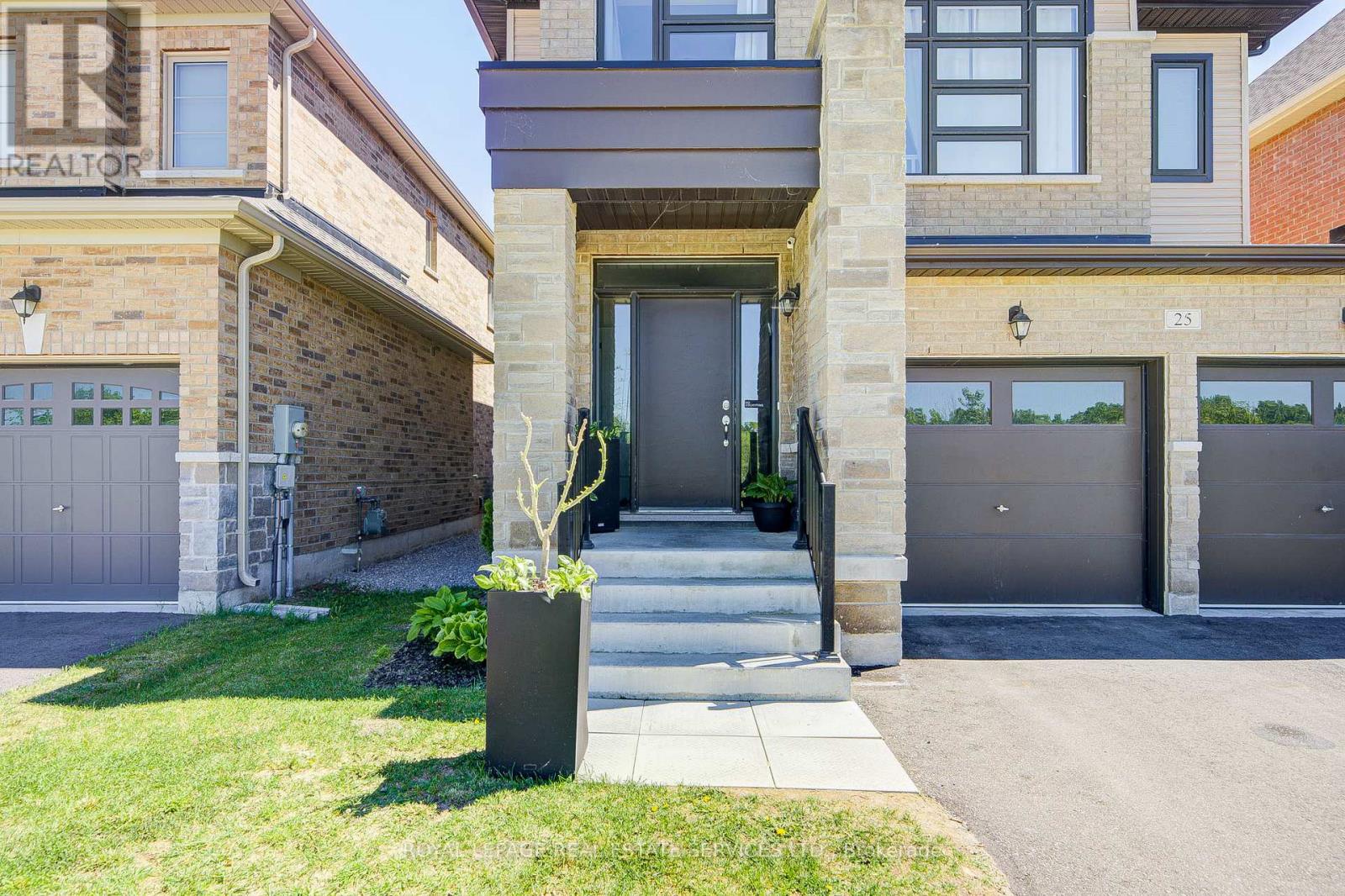 25 Garrett Styles Drive, Georgina, Ontario  L4P 2E7 - Photo 4 - N13210214